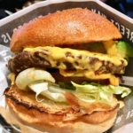 【J.S. BURGERS CAFE/新宿】アパレルブランドのハンバーガーとて侮るなかれ。ビーフ100%の食べ応え満点バーガー